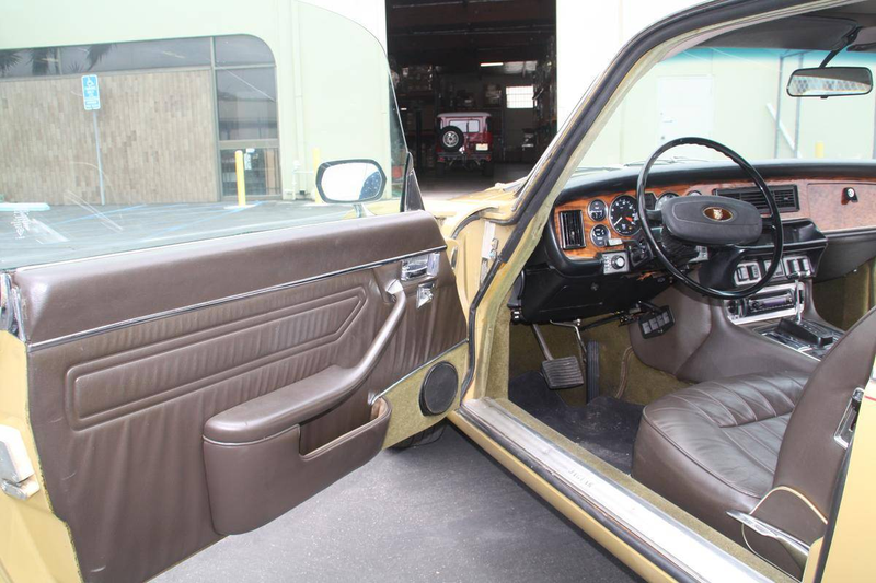 Illustration for article titled For $22,500, Is This 1976 Jaguar XJ12C The Cat’s Pajamas?
